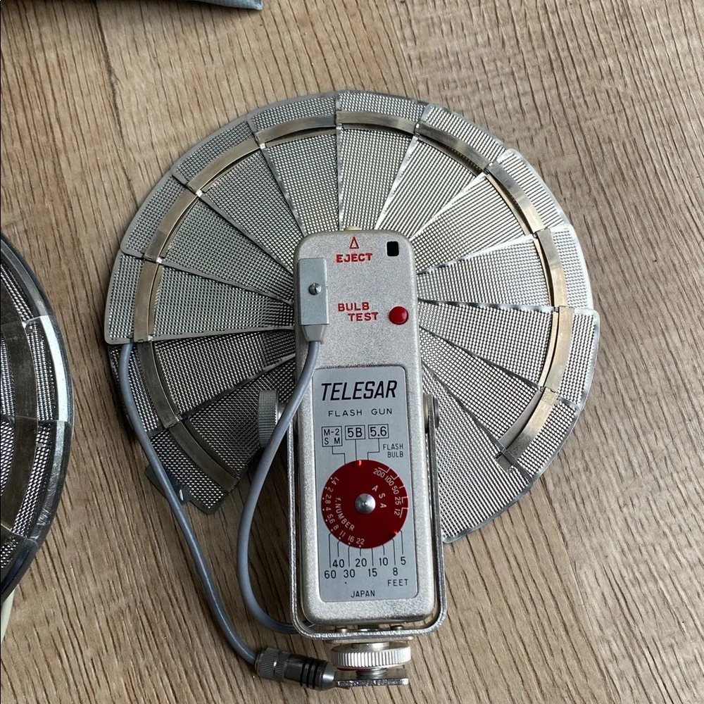 Telesar and Unlabeled Fan Collapsible Flash Attachment and 1 Case UNTESTED